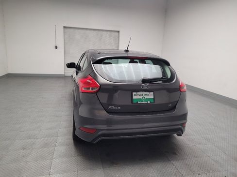 Used 2016 Ford Focus SE w/ SE Sport Package FWD image 6