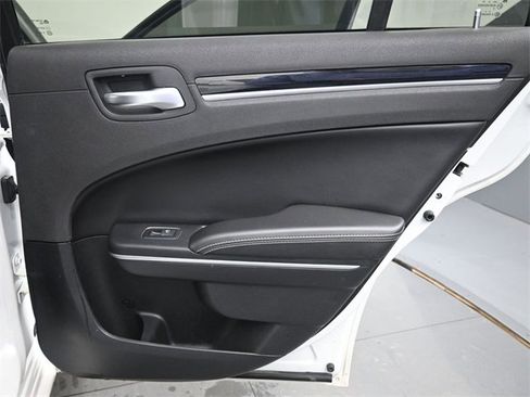 Used 2019 Chrysler 300 S image 16