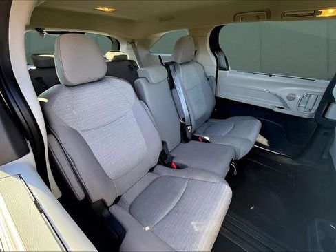 Used 2024 Toyota Sienna LE image 55