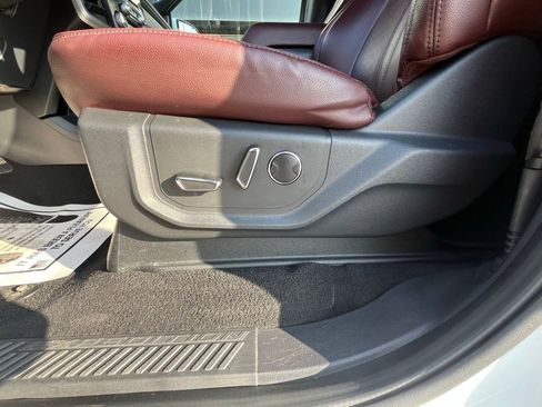 Used 2024 Ford Expedition Limited image 39