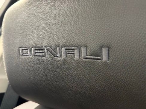 Used 2023 GMC Acadia Denali image 42