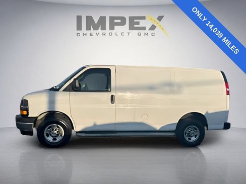 Used 2023 Chevrolet Express 2500 w/ Driver Convenience Package RWD image 2