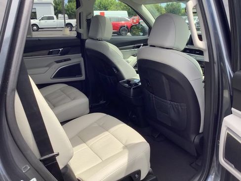 Used 2022 Kia Telluride EX w/ EX Premium Package FWD image 37
