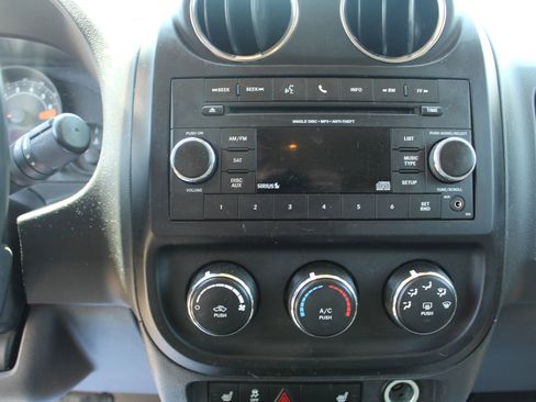 Used 2016 Jeep Patriot Latitude image 13