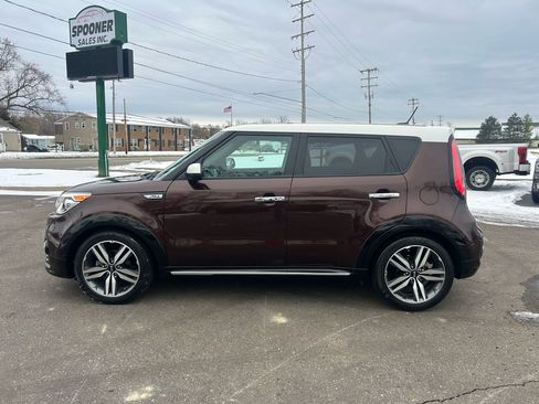 Used 2017 Kia Soul + image 2