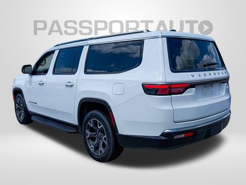 Used 2024 Jeep Wagoneer L Series III w/ Flexible Seating Group AWD/4WD image 3