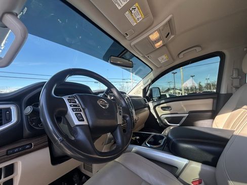 Used 2018 Nissan Titan SL w/ Chrome Package image 16