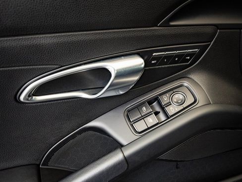 Used 2019 Porsche 718 Cayman S image 24