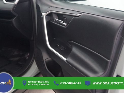 Used 2019 Toyota RAV4 XLE AWD/4WD image 16