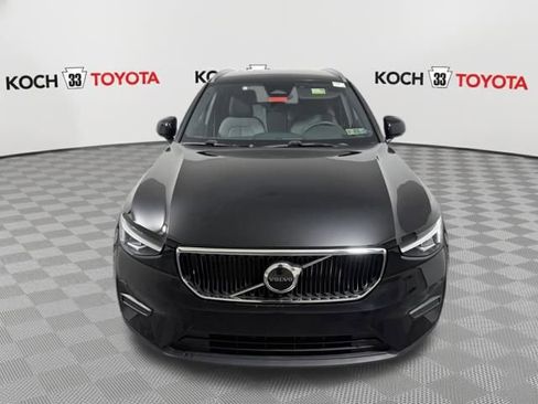Used 2023 Volvo XC40 B5 Core image 2