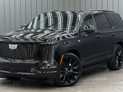 Used 2025 Cadillac Escalade Sport Platinum w/ LPO, ONYX Package image 1