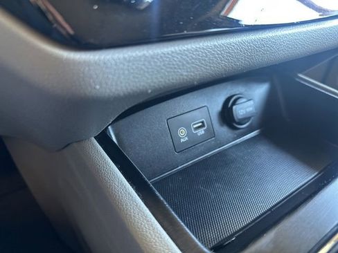 Used 2019 Kia Sedona LX image 29