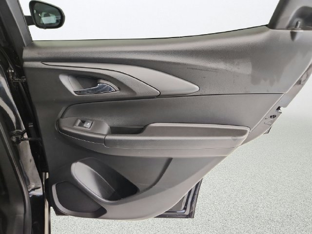 Used 2025 Chevrolet TrailBlazer LT AWD/4WD image 25