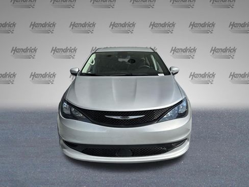 Used 2023 Chrysler Voyager LX FWD image 3