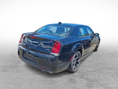 Used 2019 Chrysler 300 Touring w/ Sport Appearance Package RWD image 3