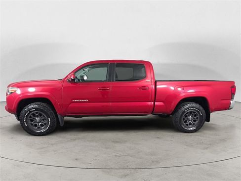 Used 2018 Toyota Tacoma SR5 image 2