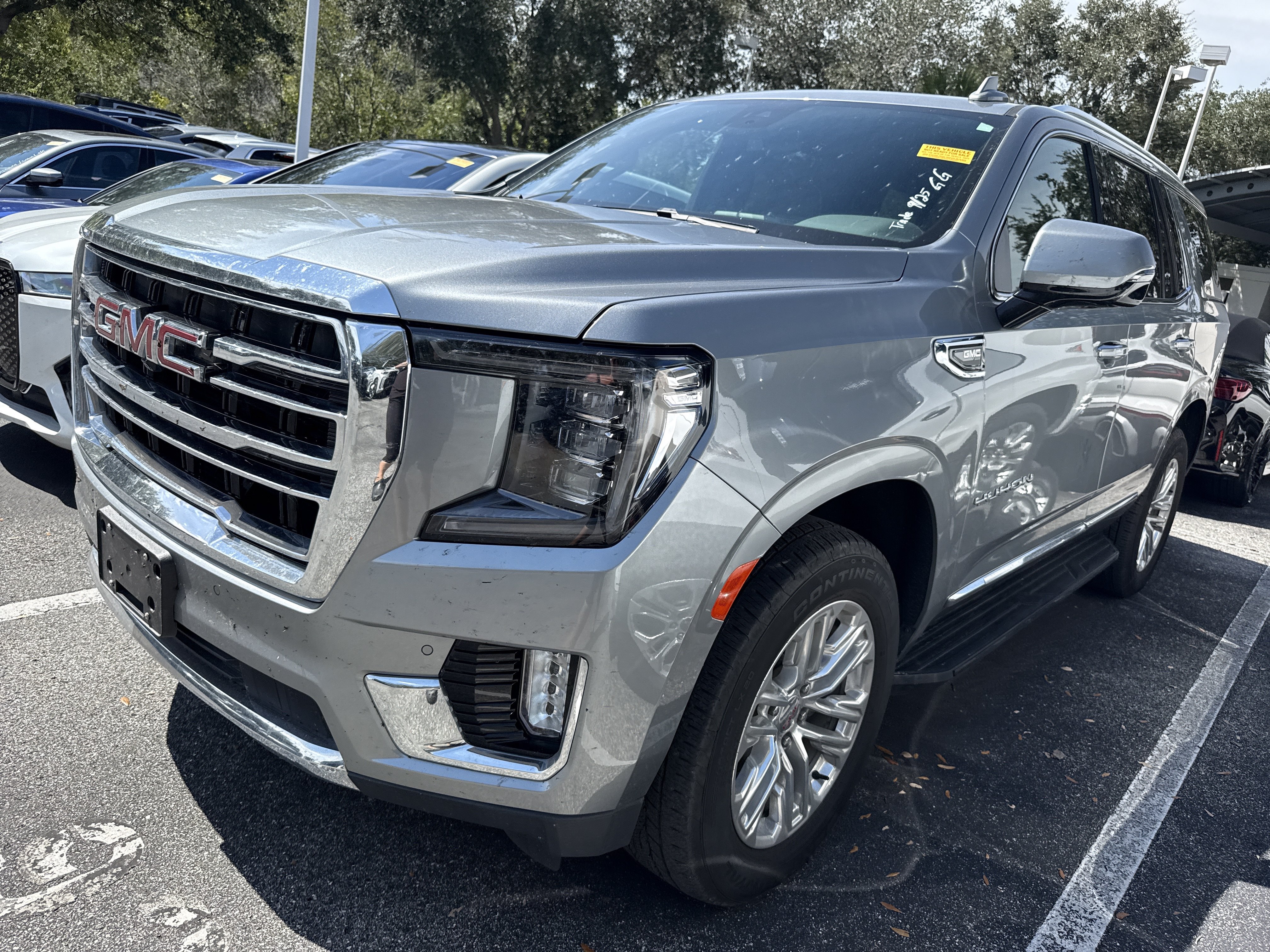 Used 2023 GMC Yukon SLT w/ SLT Luxury Package AWD/4WD image 4