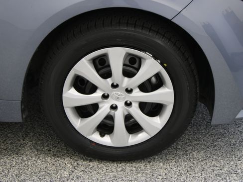 Used 2026 Toyota Corolla LE FWD image 5