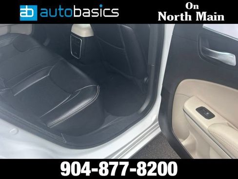 Used 2021 Chrysler 300 Touring w/ Chrome Appearance Package RWD image 22