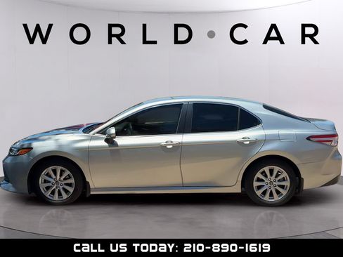 Used 2018 Toyota Camry LE w/ Convenience Package FWD image 6