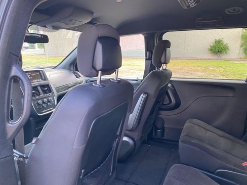Used 2018 Dodge Grand Caravan SE FWD image 34