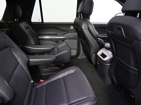 New 2026 Lincoln Navigator Reserve w/ Jet Appearance Package AWD/4WD image 18