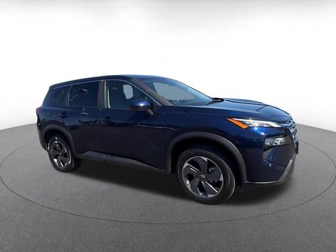 Used 2025 Nissan Rogue SV FWD image 2