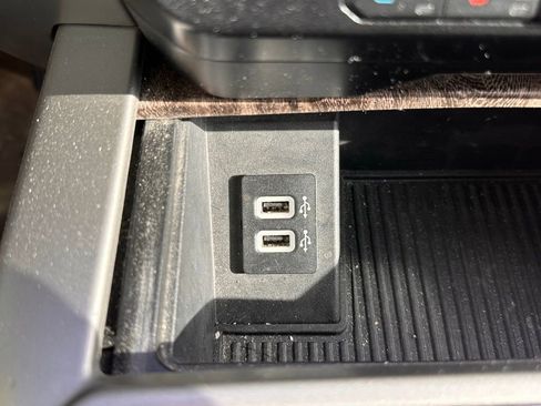 Used 2017 Ford F250 Lariat w/ Lariat Value Package image 30