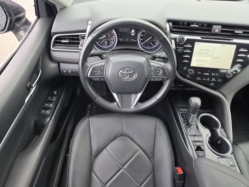 Used 2019 Toyota Camry XLE image 4