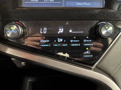 Used 2018 Toyota Camry SE FWD image 29