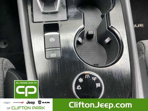 Used 2023 Nissan Rogue SV image 17