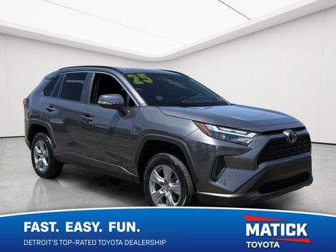 Used 2025 Toyota RAV4 XLE AWD/4WD image 1