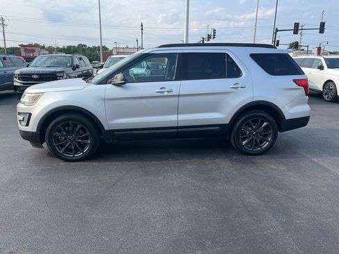 Certified 2017 Ford Explorer XLT w/ Equipment Group 202A AWD/4WD image 4