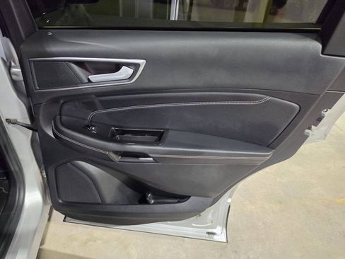 Used 2018 Ford Edge Titanium w/ Equipment Group 301A FWD image 31