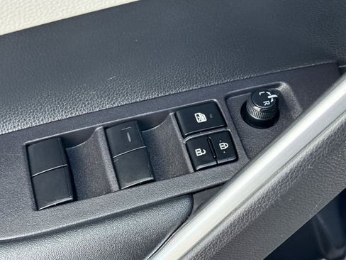 Certified 2024 Toyota Corolla Cross L image 13