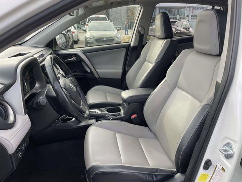 Used 2017 Toyota RAV4 Limited image 8