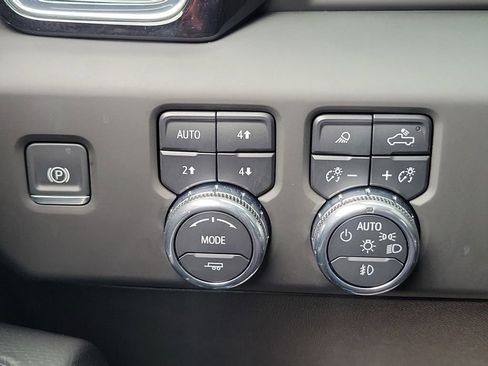 Used 2025 GMC Sierra 3500 Denali w/ Denali Reserve Package AWD/4WD image 25