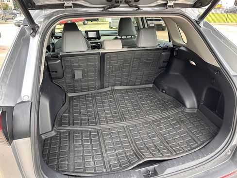 Used 2022 Toyota RAV4 XLE Premium image 27