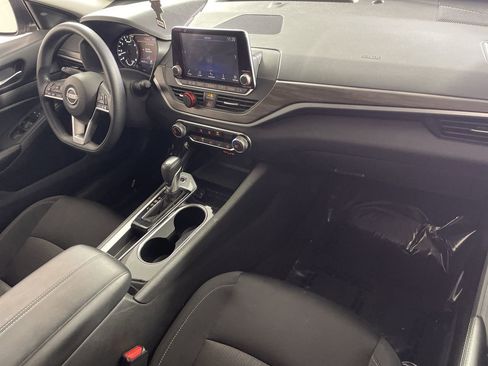 Used 2024 Nissan Altima 2.5 SV image 27