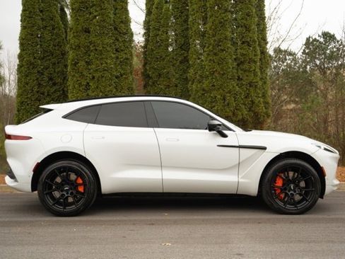 Used 2022 Aston Martin DBX Base image 10