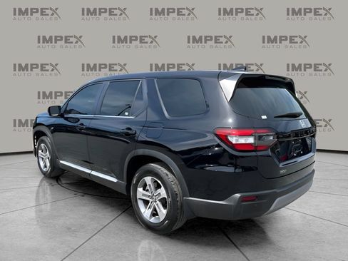 Used 2025 Honda Pilot EX-L image 3