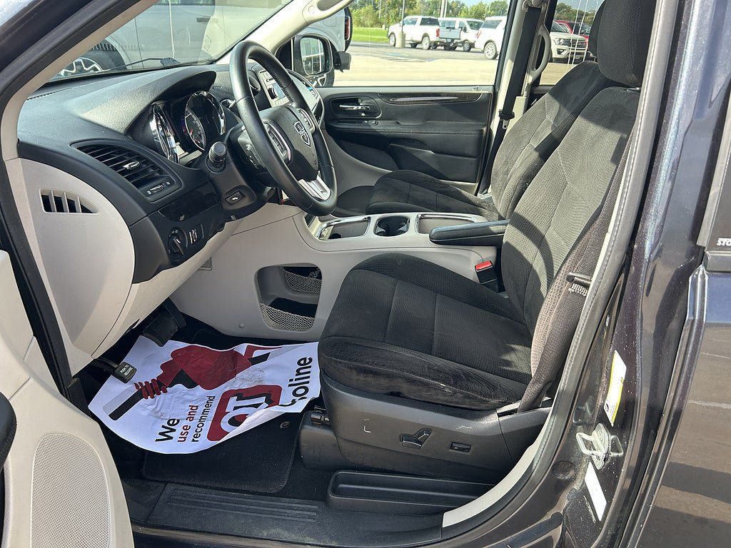 Used 2013 Dodge Grand Caravan SXT w/ Rear Park Assist Pkg FWD image 9