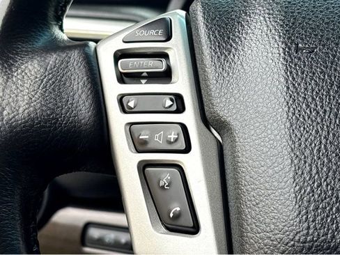 Used 2019 Nissan Titan SV w/ SV Convenience Package AWD/4WD image 12
