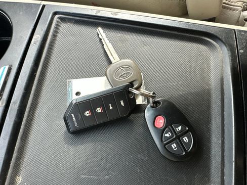 Used 2014 Toyota Sienna LE FWD image 7