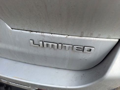 Used 2024 Jeep Grand Cherokee L Limited w/ Luxury Tech Group II image 11