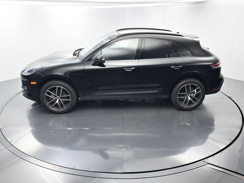 Certified 2026 Porsche Macan AWD/4WD image 33