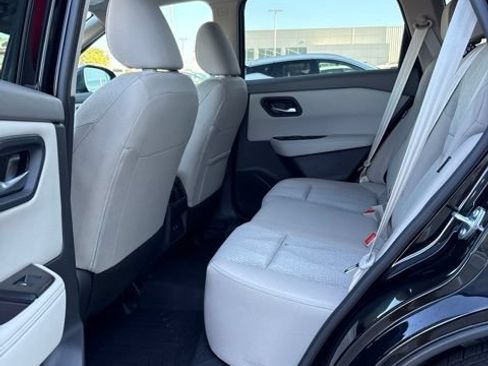 Used 2025 Nissan Rogue SV FWD image 6
