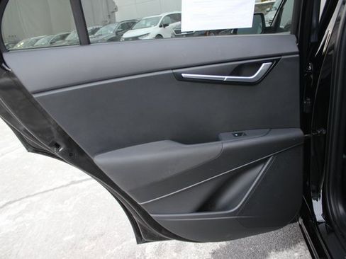 Used 2023 Kia Niro EX image 21