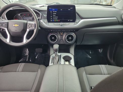 Used 2025 Chevrolet Blazer LT image 9