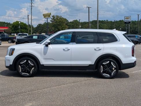 Used 2023 Kia Telluride EX w/ EX Captain's Chair Package FWD image 11